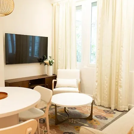 New Luxury - 4 People Apartment *